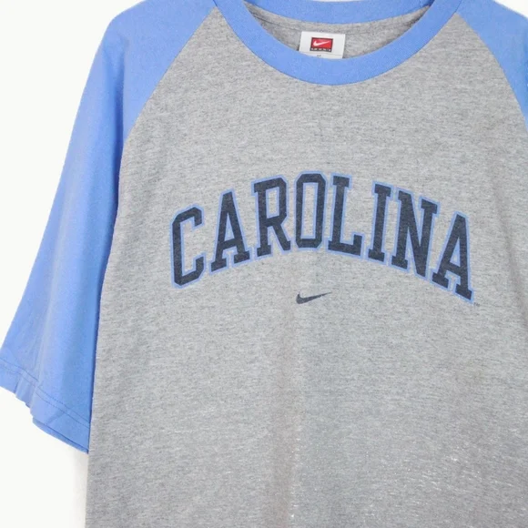Y2K Nike Team Carolina T-Shirt (Medium) - Picture 2 of 4